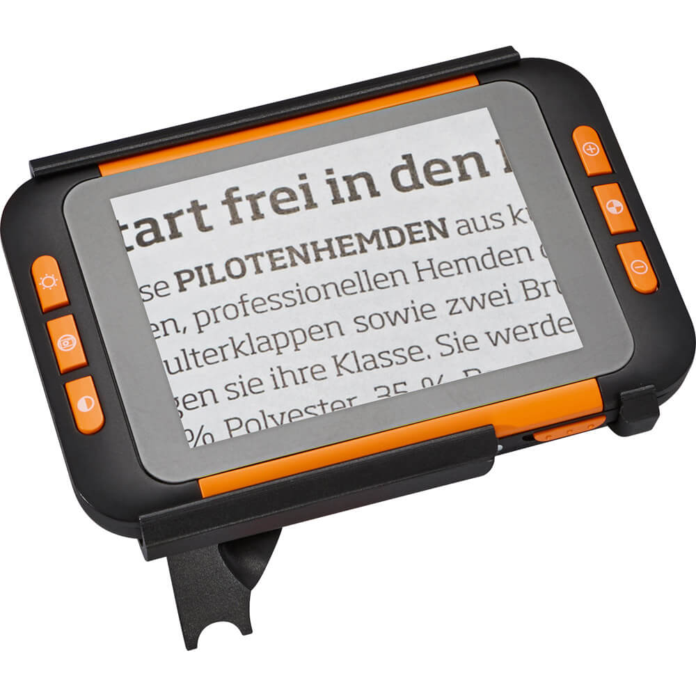 Eine digitale Leselupe, wo die Buchstaben des Textes in vergrößerter Form auf dem Display erscheinen.